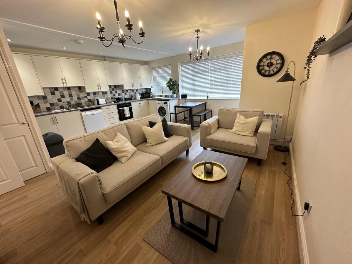 Charming 2-Bed Apartment In Danbury Essex 切姆 外观 照片